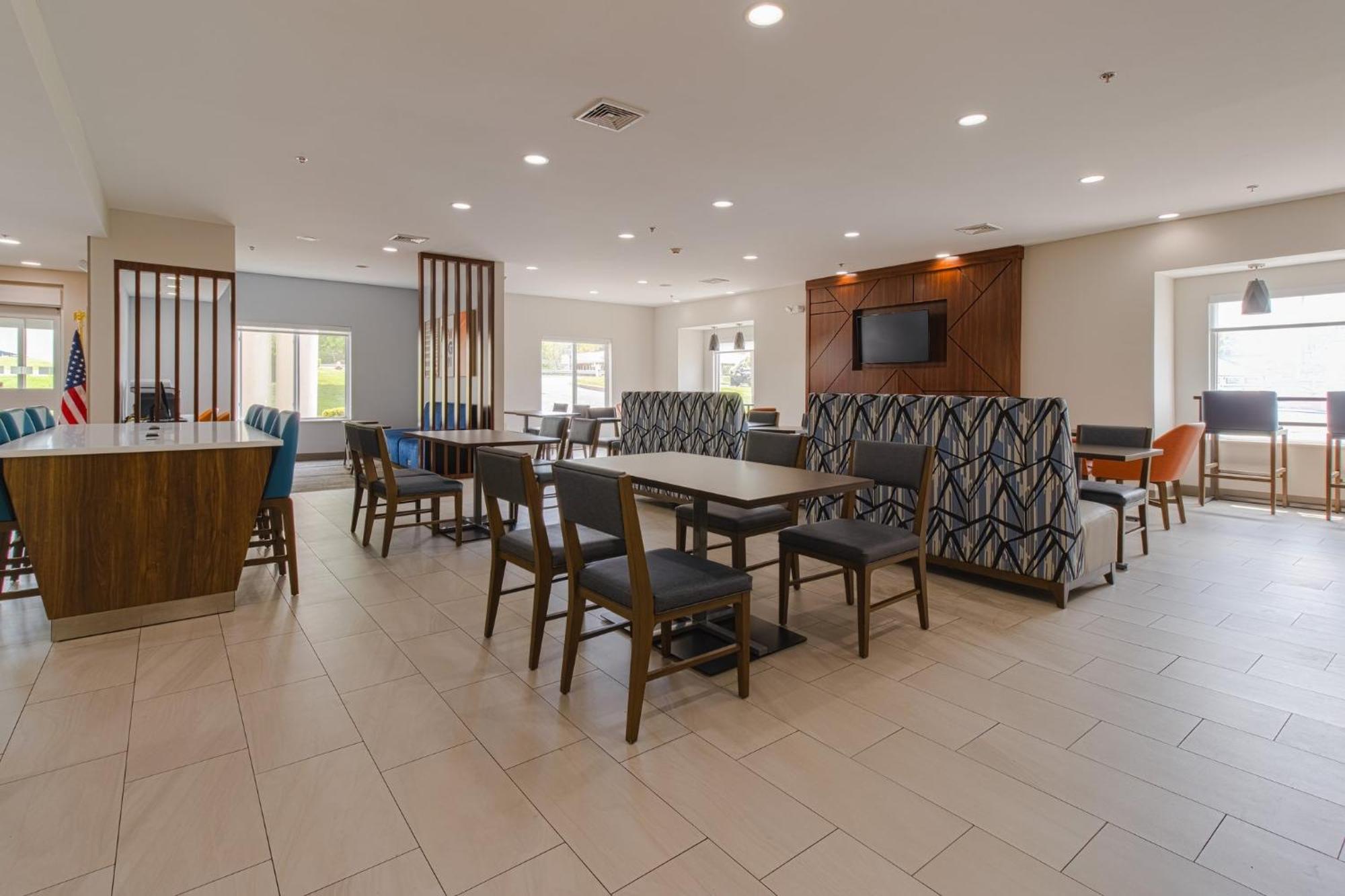 Holiday Inn Express Hartford-Newington By Ihg Εξωτερικό φωτογραφία