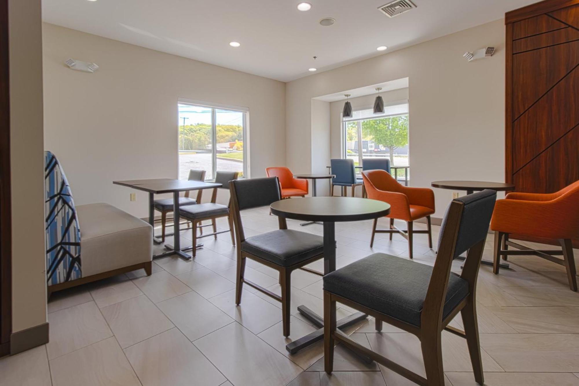 Holiday Inn Express Hartford-Newington By Ihg Εξωτερικό φωτογραφία