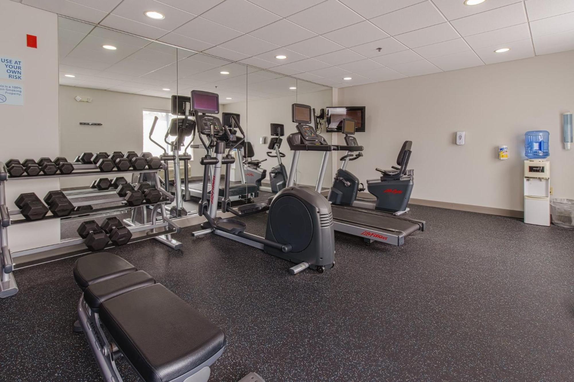 Holiday Inn Express Hartford-Newington By Ihg Εξωτερικό φωτογραφία