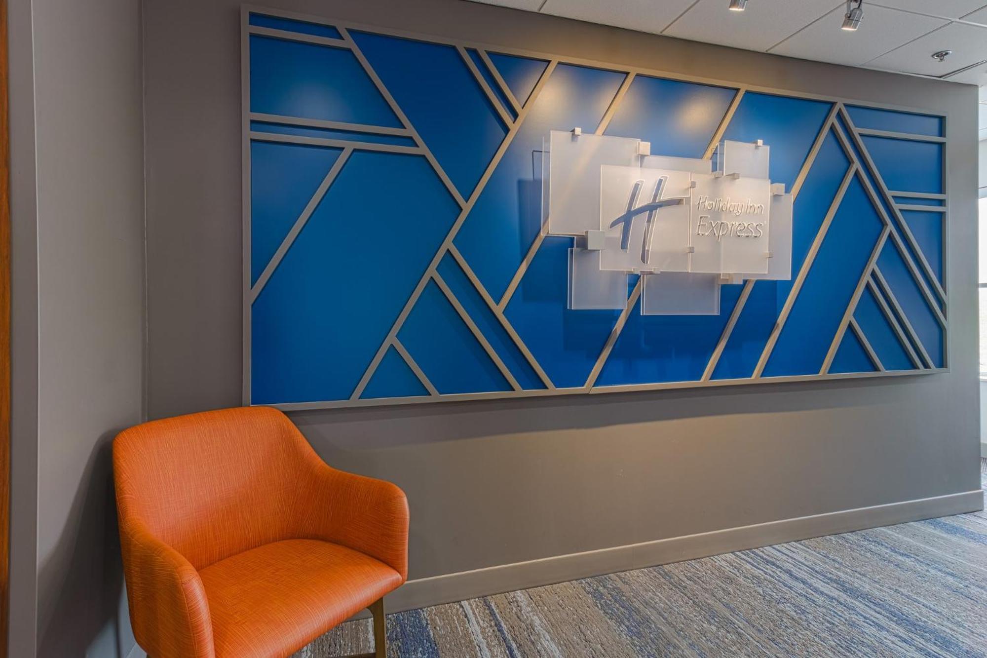 Holiday Inn Express Hartford-Newington By Ihg Εξωτερικό φωτογραφία