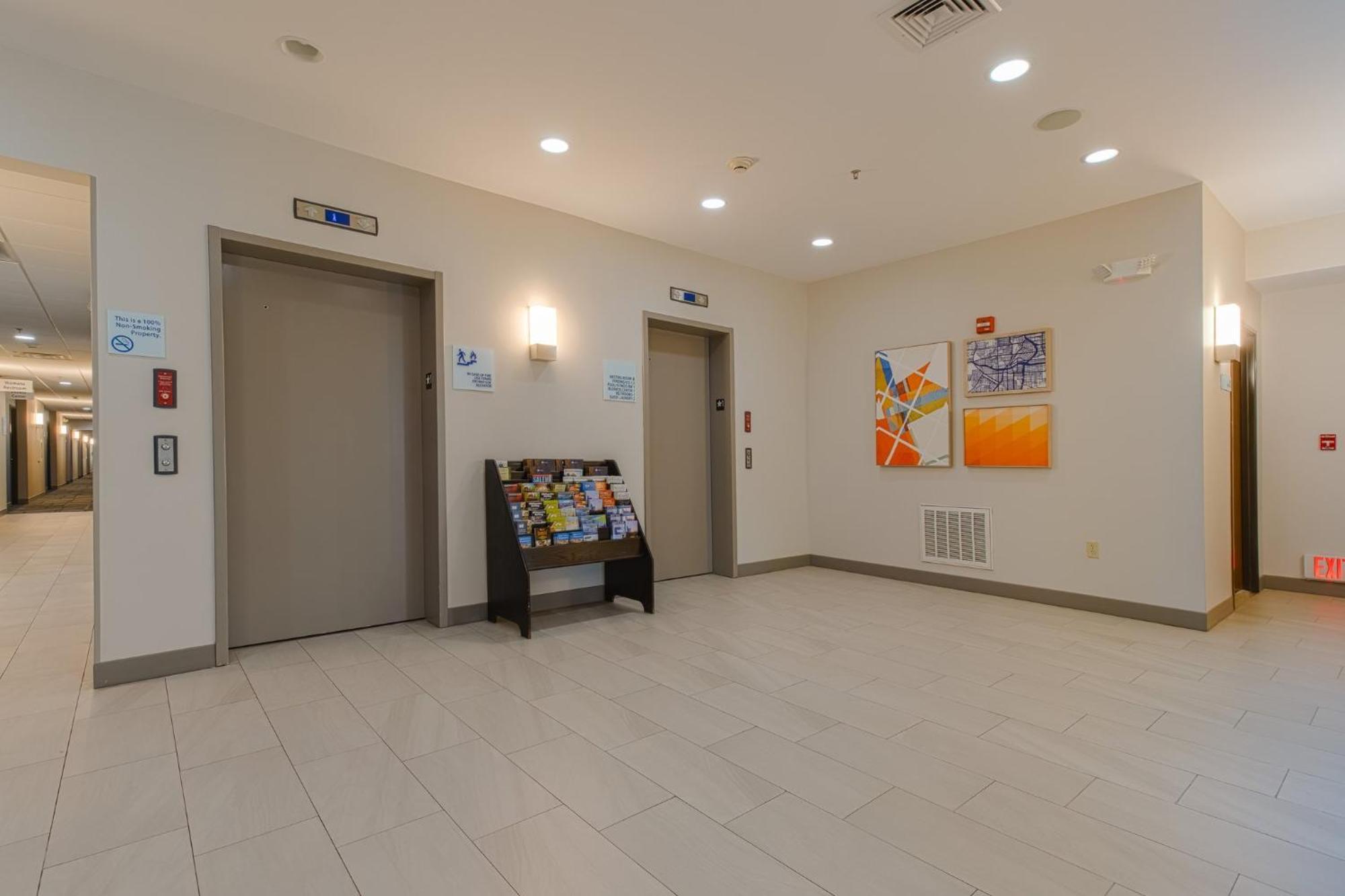 Holiday Inn Express Hartford-Newington By Ihg Εξωτερικό φωτογραφία
