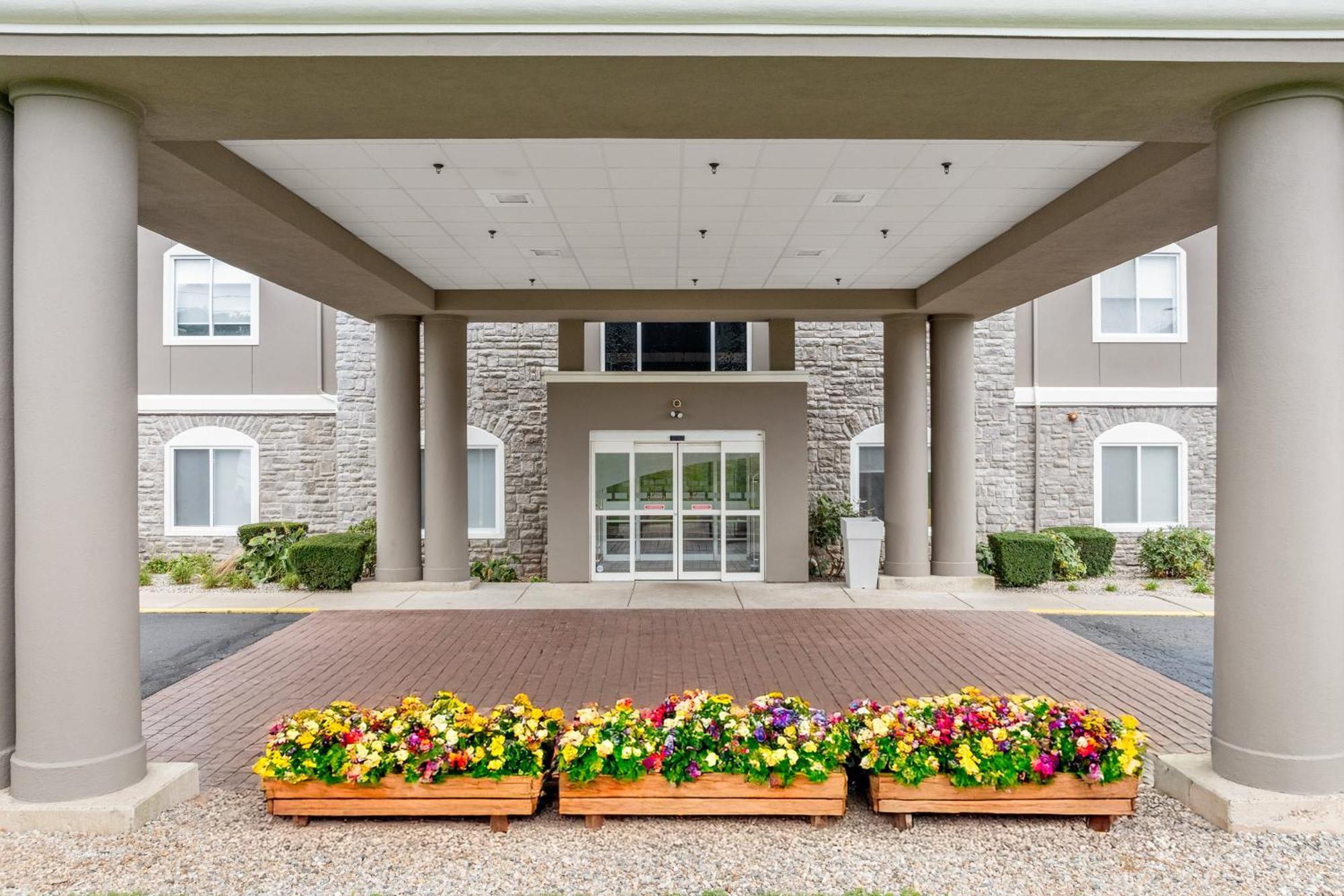 Holiday Inn Express Hartford-Newington By Ihg Εξωτερικό φωτογραφία