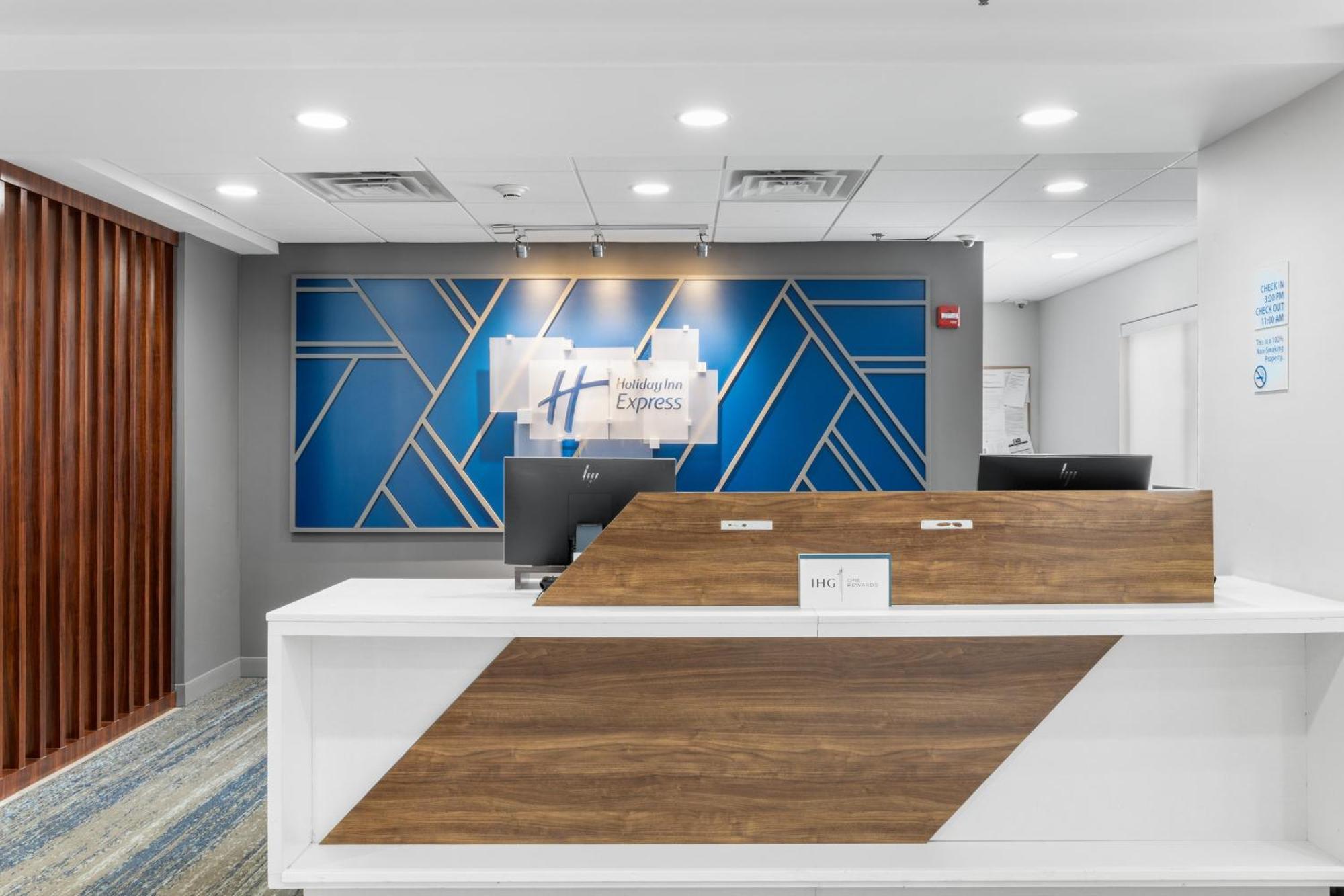Holiday Inn Express Hartford-Newington By Ihg Εξωτερικό φωτογραφία