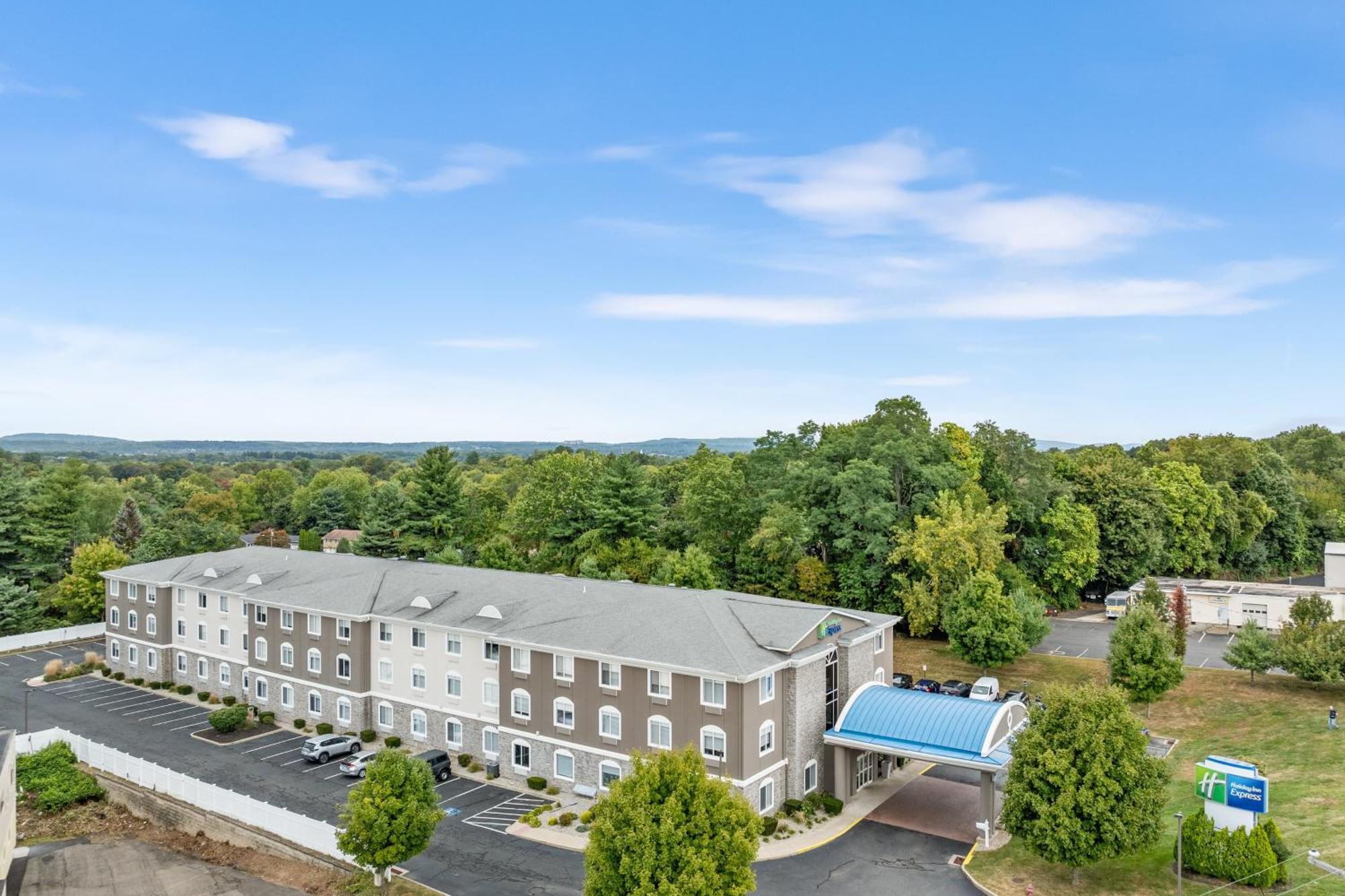 Holiday Inn Express Hartford-Newington By Ihg Εξωτερικό φωτογραφία
